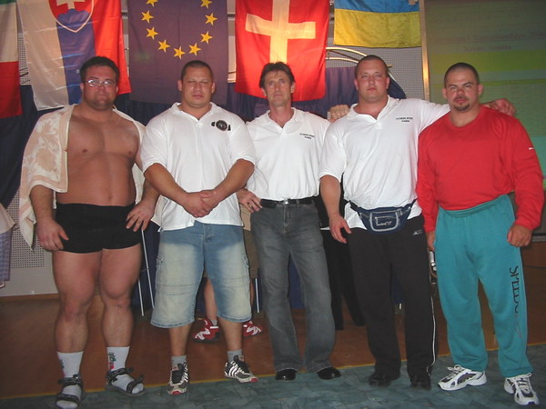 Er�sportol�kkal (baloldalt Kathi B�la �s M�sz�ros L�szl�)